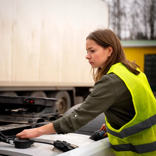 Truckload freight transportation fleet inspection and trailer connection process